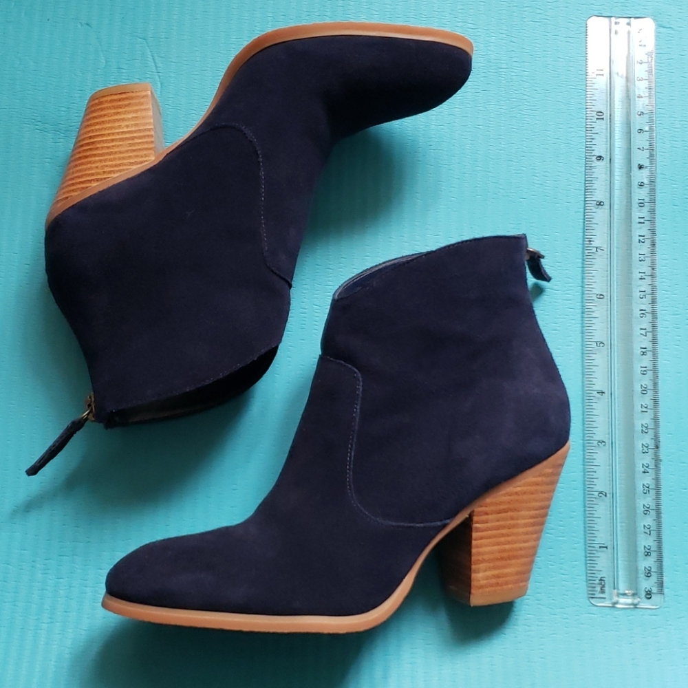 Tesori navy blue suede bootie